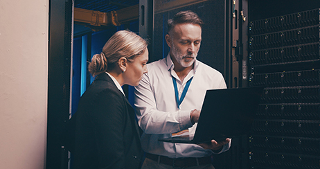 KAYTUS engineers collaborating on cross-domain hardware diagnosis at a customer data center